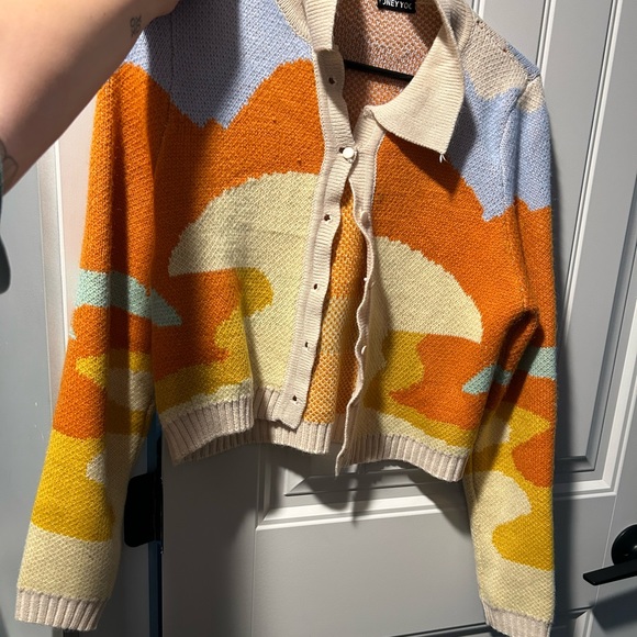 Super cute thrifted sweater🫶🏼 - Picture 1 of 3